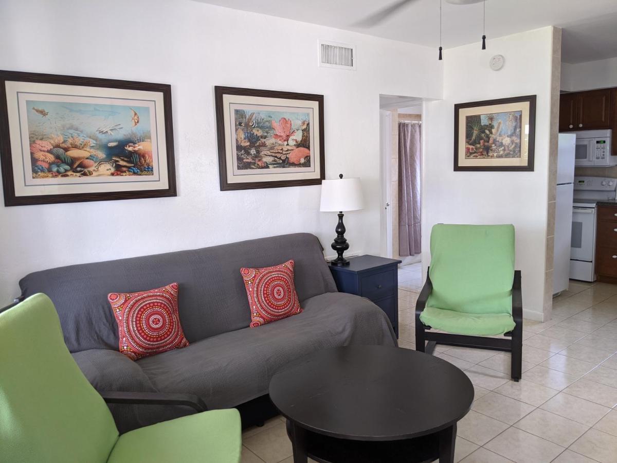 Breakaway Inn Guest House Lauderdale-by-the-Sea Exterior photo