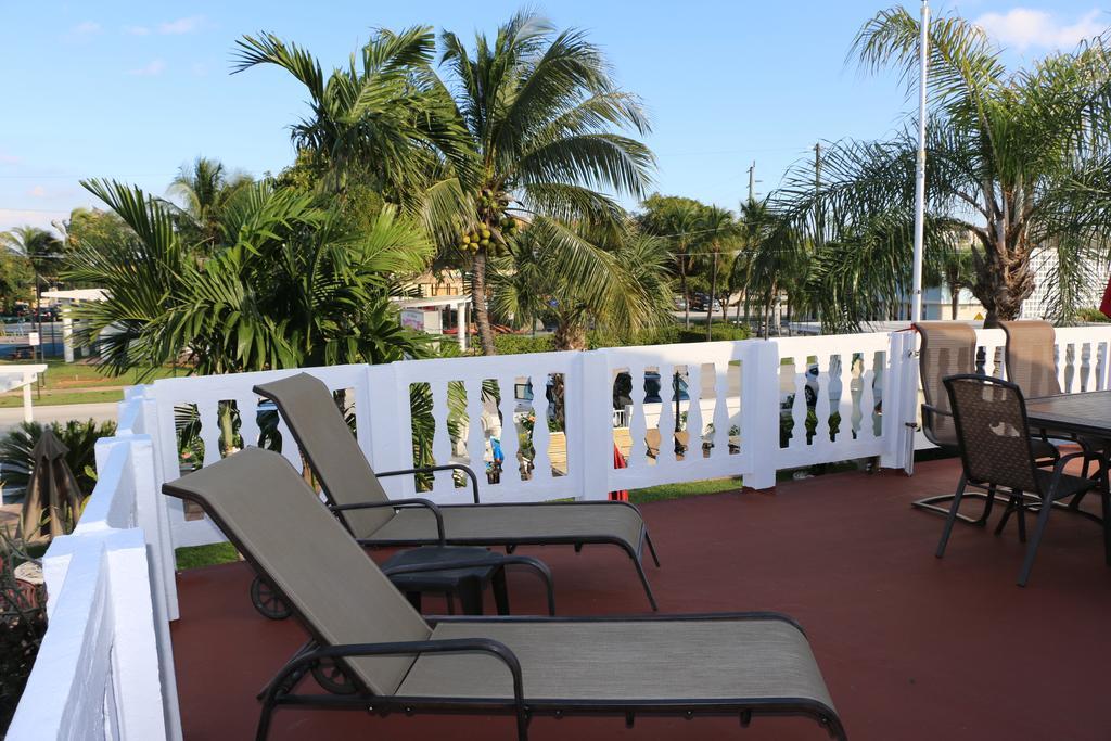 Breakaway Inn Guest House Lauderdale-by-the-Sea Exterior photo