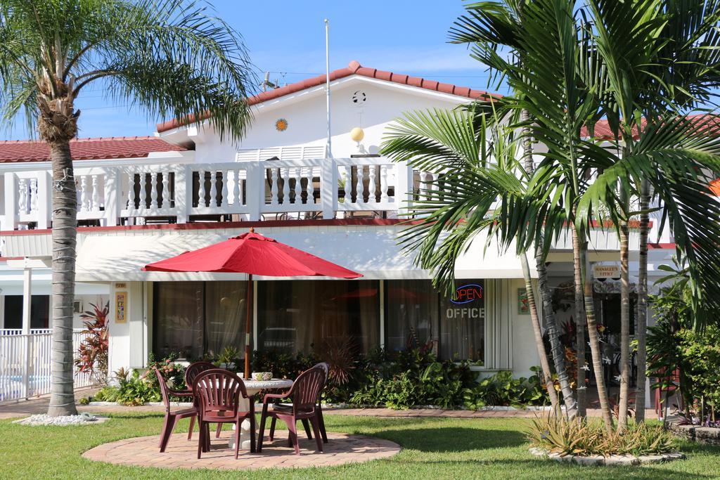 Breakaway Inn Guest House Lauderdale-by-the-Sea Exterior photo