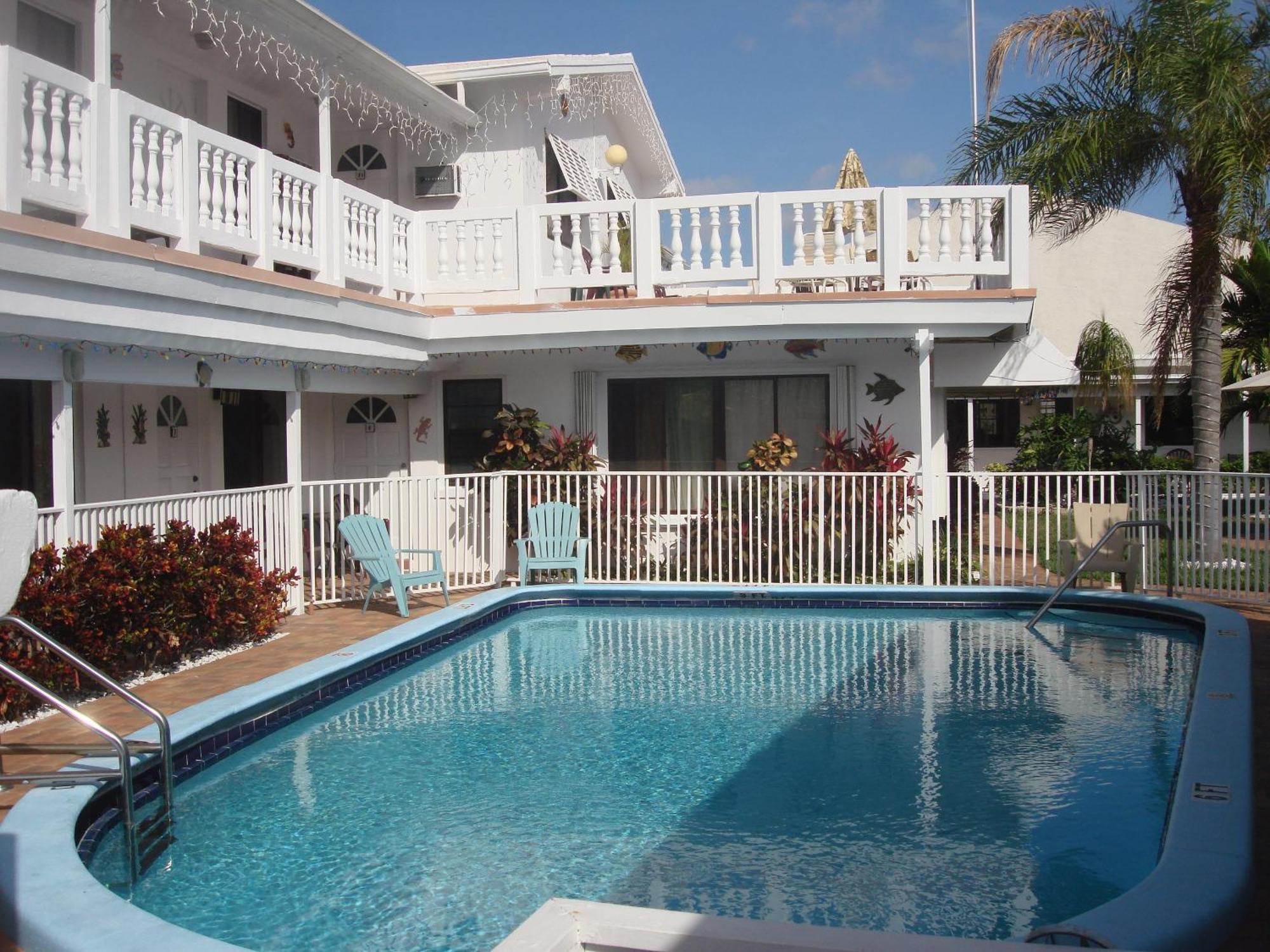 Breakaway Inn Guest House Lauderdale-by-the-Sea Exterior photo