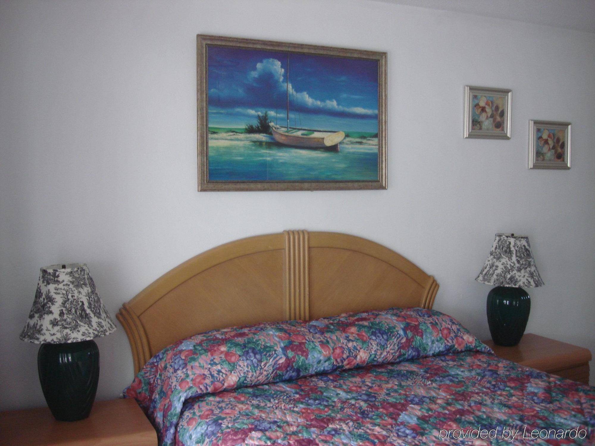 Breakaway Inn Guest House Lauderdale-by-the-Sea Exterior photo