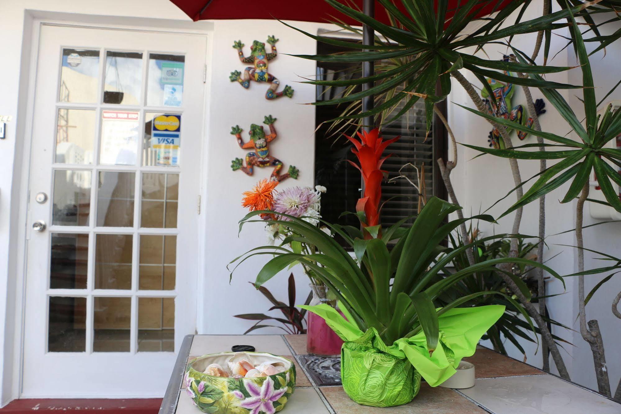 Breakaway Inn Guest House Lauderdale-by-the-Sea Exterior photo