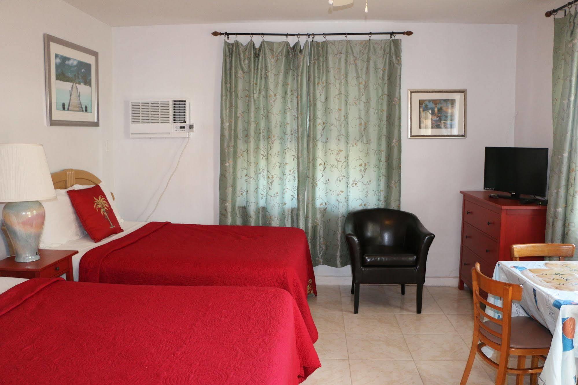 Breakaway Inn Guest House Lauderdale-by-the-Sea Exterior photo