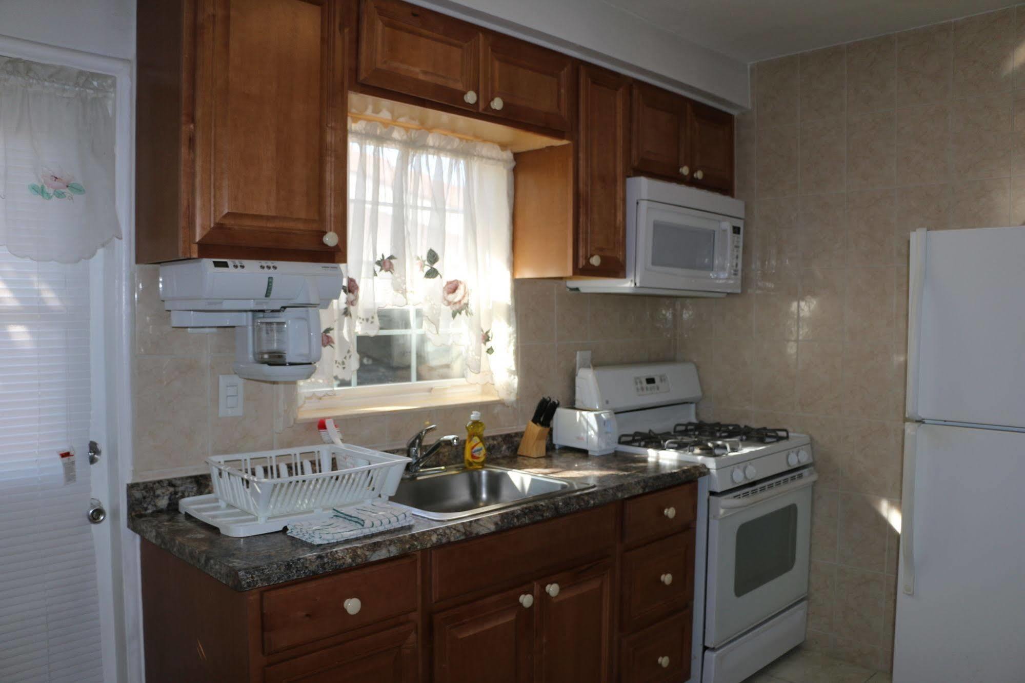 Breakaway Inn Guest House Lauderdale-by-the-Sea Exterior photo